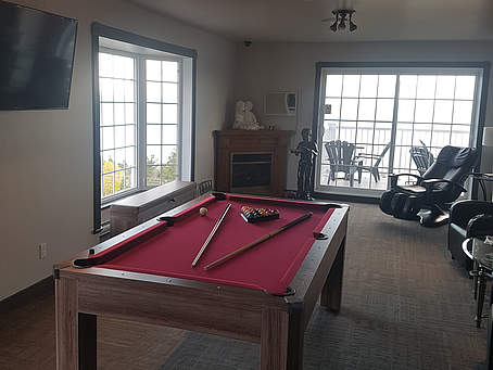 Hôtel Petit Manoir du Casino - Salle de billard – Section des Pavillons